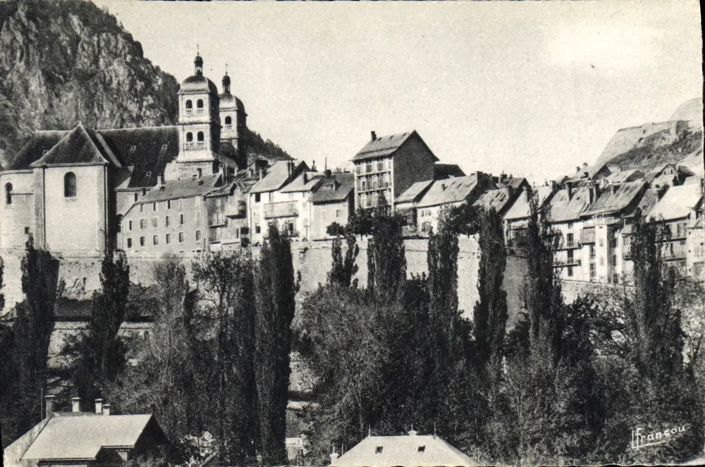 BRIANÇON — vista geral com igreja e muralhas — L. Francou - Frente