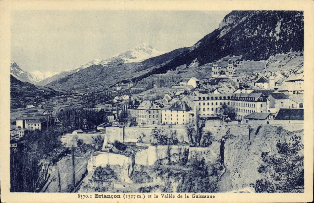 Briancón (1327 m.) en de Vallei van de Guissanne — uitgever A. Houltier, Grenoble - Voorkant
