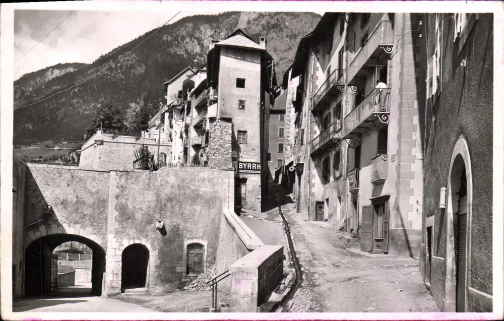 Briançon (Hautes-Alpes) — Die Mauern und das kleine Gargoyle — Éditions FRANK, Nice - Vorderseite