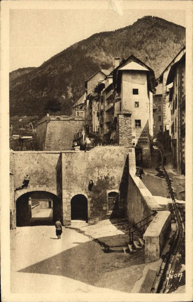 BRIANÇON (Hautes-Alpes) — Porta de Embrun — Les Éditions d'Art YON, Paris - Frente