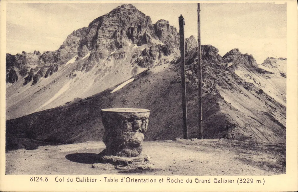 Col du Galibier — Ansicht der Orientierungstafel und Felsen des Grand Galibier (3229 m.) — A. Hourlier, Grenoble - Vorderseite