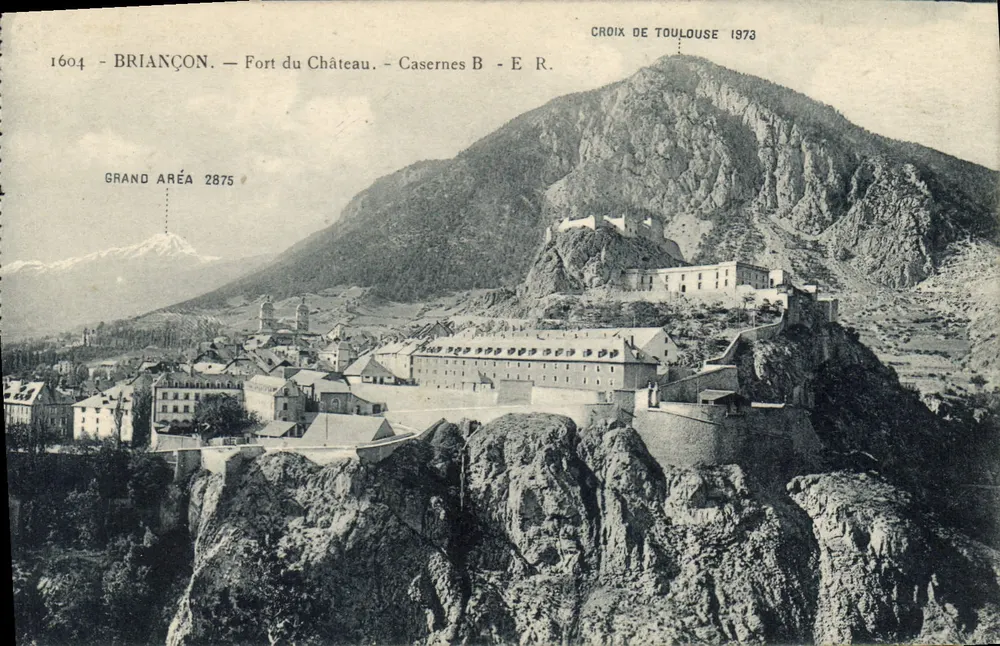 Briançon — Forte do Castelo, Casernas B - E R. — Croix de Toulouse 1973 - Frente