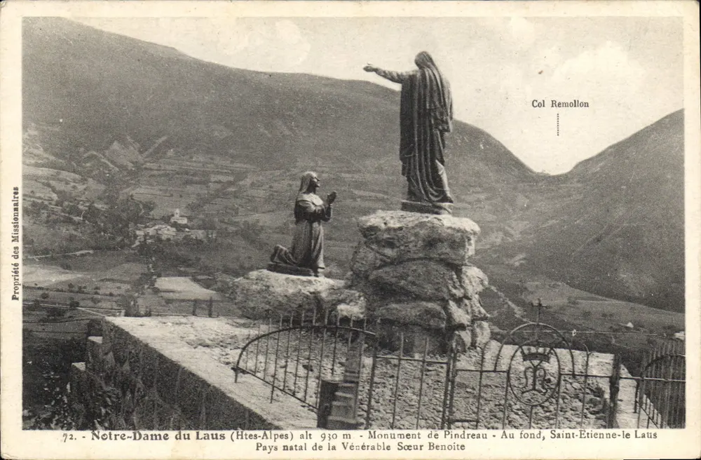 Notre-Dame du Laus (Hautes-Alpes) — Denkmal von Pindreau, Geburtsort der Ehrwürdigen Schwester Benoite — Eigentum der Missionare - Vorderseite