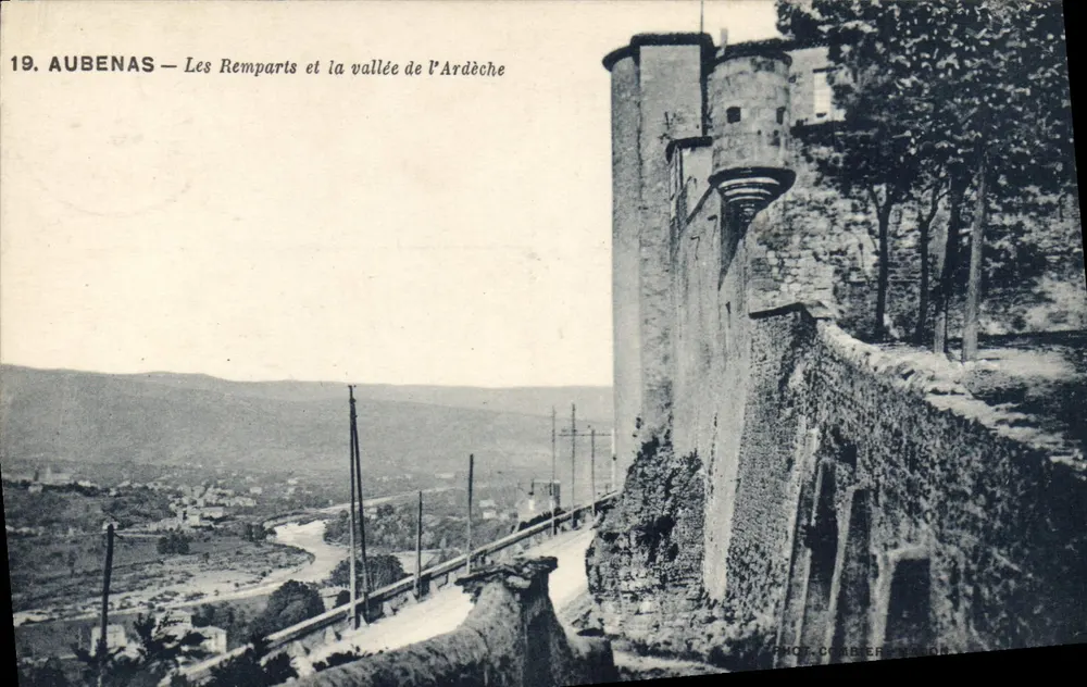 Aubenas — Die Mauern und das Tal der Ardèche — Foto. Combier, n°19 - Vorderseite