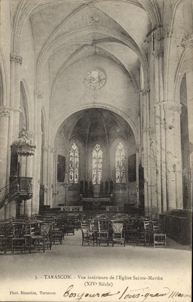 Tarascon — Innenansicht der Kirche Sainte-Marthe (14. Jahrhundert) — Foto. Blanchin, Tarascon - Vorderseite