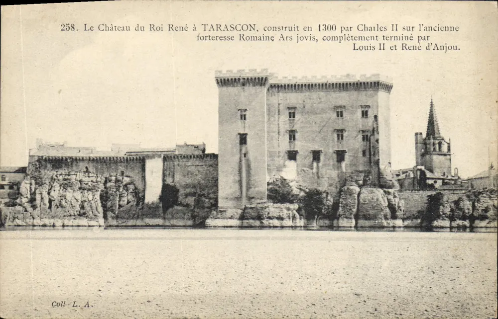 O Castelo do Rei René em Tarascon — construído em 1300 por Carlos II sobre a antiga fortaleza romana, totalmente concluído por Luís II e René d'Anjou — Coll. L.A. - Frente