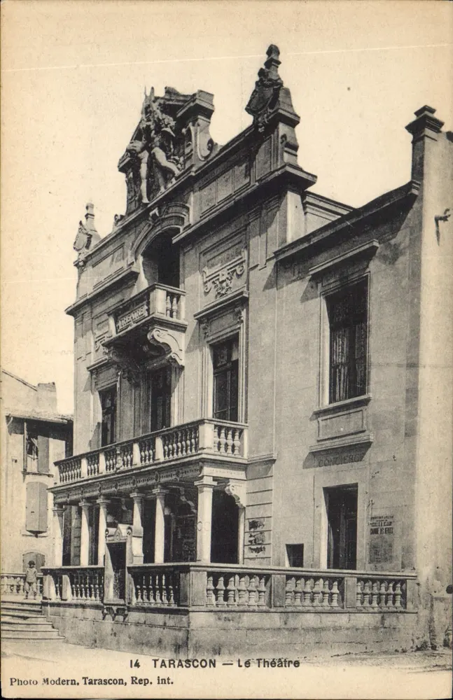 Tarascon — O Teatro — Photo Modern, Tarascon, Rep. int. n°14 - Frente