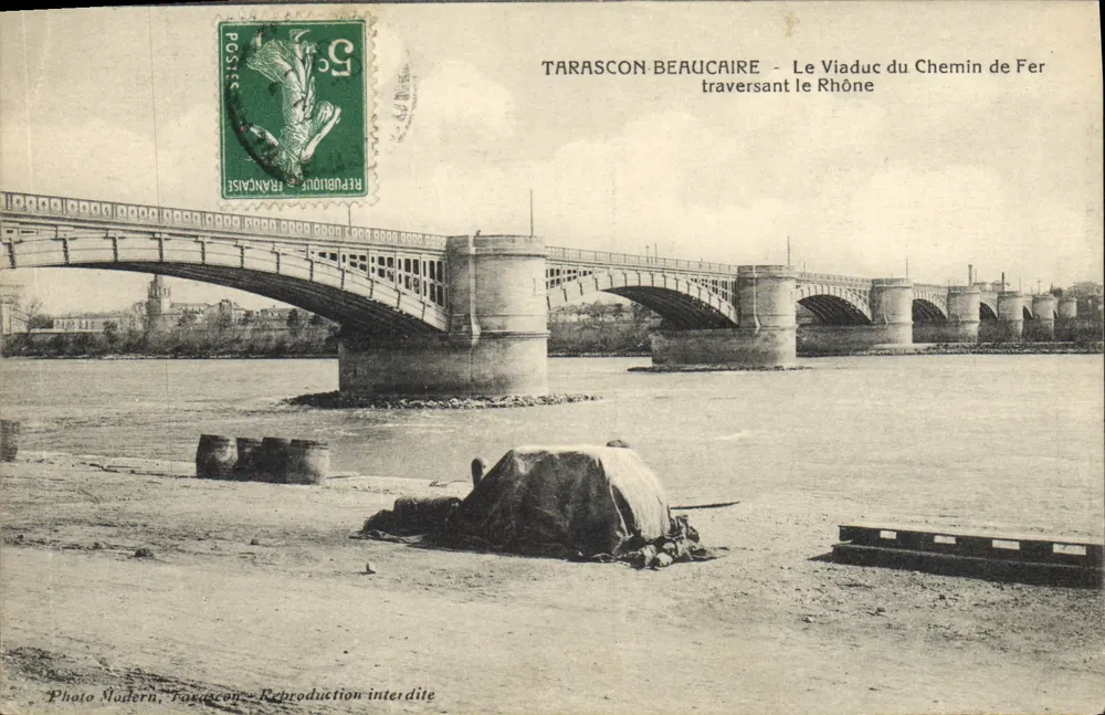 Tarascon Beaucarre - Der Eisenbahnviadukt, der den Rhône überquert — Photo Modern, Tarascon - Vorderseite