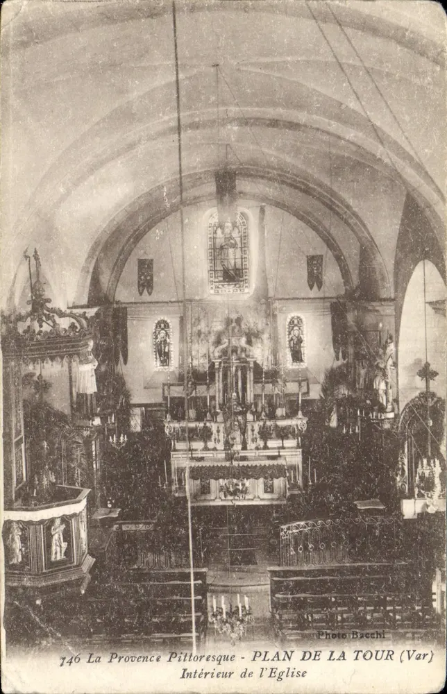 Innenansicht der Kirche — Plan de la Tour (Var) — Photo Bacchi - Vorderseite