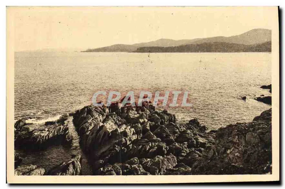Vista da costa rochosa — Editor: LE LADANDOU.FADIÈRE - Frente