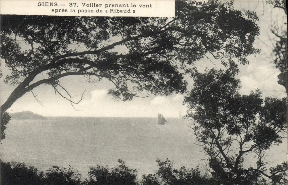 Giens — 37. Segelboot, das den Wind nimmt nach der Passage « Ribaud » - Vorderseite