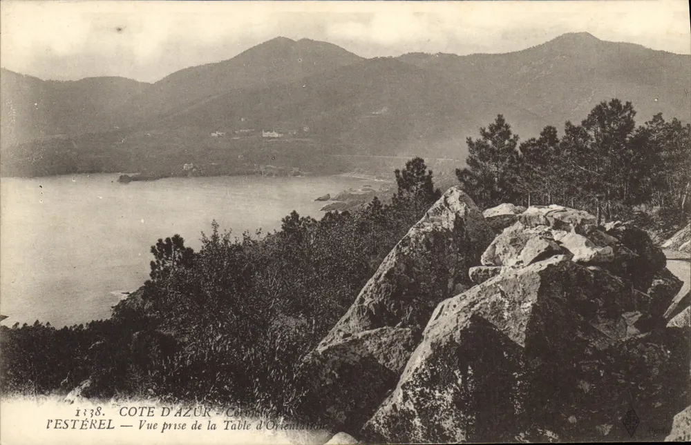 L'Estérel — Vue tirada da Mesa de Orientação — Costa Azul - Frente