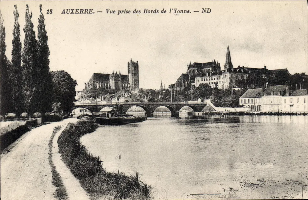 Auxerre — Ansicht von den Ufern der Yonne — ND - Vorderseite