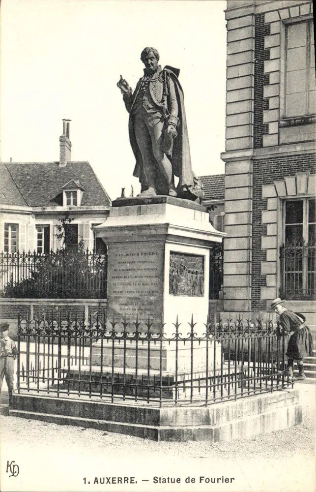 Auxerre — Estátua de Fourrier — KD - Frente