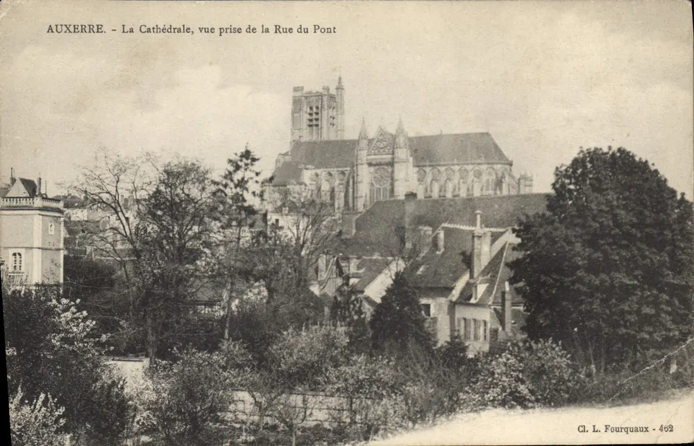 Auxerre - Die Kathedrale, Ansicht aus der Rue du Pont — Verlag Cl. L. Fourquaux, n° 462 - Vorderseite