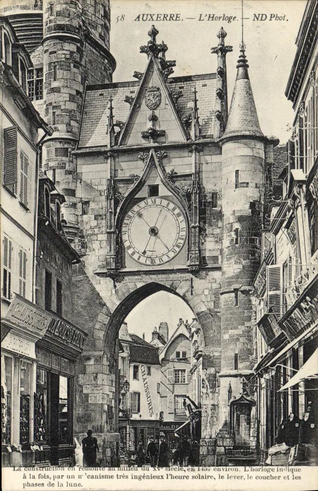 Auxerre — A Torre de Horas — ND Pbot. - Frente