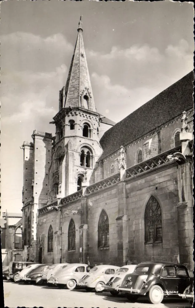 Igreja de São Eusébio de Auxerre — vista da fachada e do campanário — Edit. La Cigogne, n° 89.024.62 - Frente