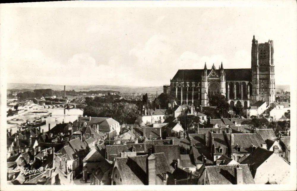 Auxerre — Allgemeine Ansicht vom Glockenturm Saint-Germain — Bonnet - Vorderseite