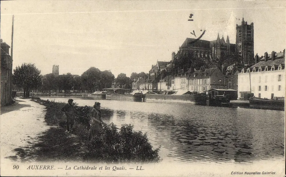 Auxerre — Die Kathedrale und die Ufer — LL. — Edition Nouvelles Galeries - Vorderseite
