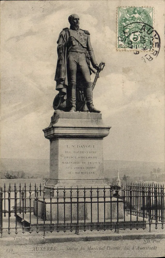 AUXERRE — Estátua do Maréschal Davout, duque de Auerstaedt — Toulout, editor, n°139 - Frente