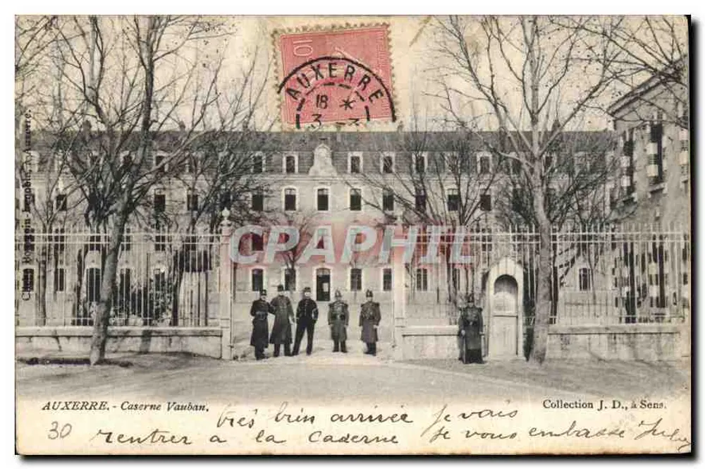 Auxerre - Caserne Vauban — vista da entrada com soldados — editor C. Lefebvre & Cie, n°30 - Frente