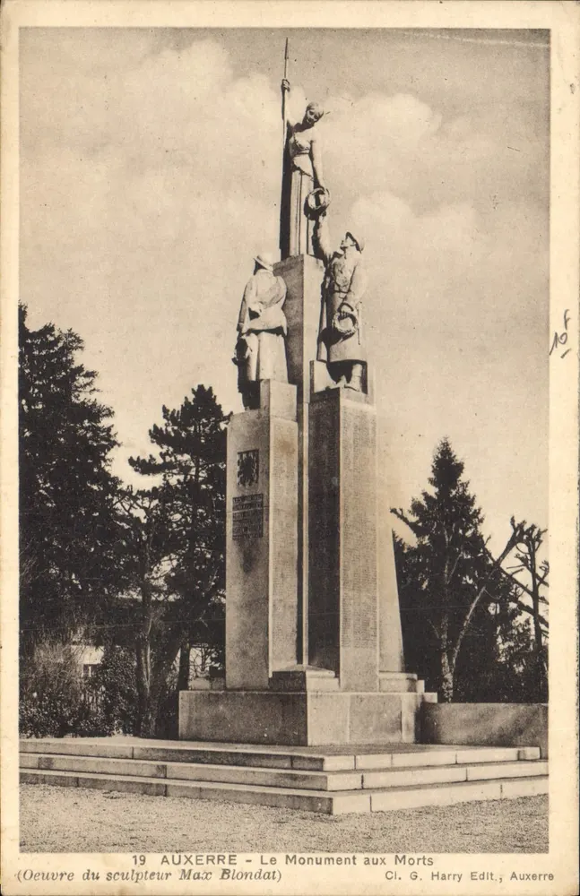 Auxerre — Denkmal für die Toten — Werk des Bildhauers Marc Blondat — Cl. G. Harry Edit., Auxerre - Vorderseite