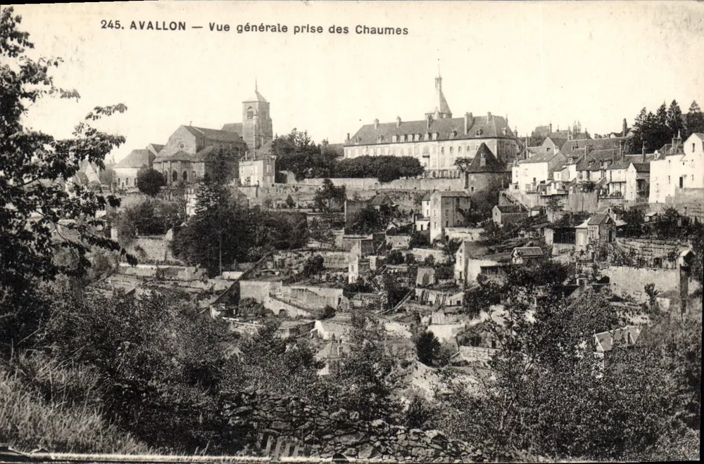 Avallon — Vista geral tirada dos Chaumes — Lib. P. P. Wecter, editora Avallon - Frente