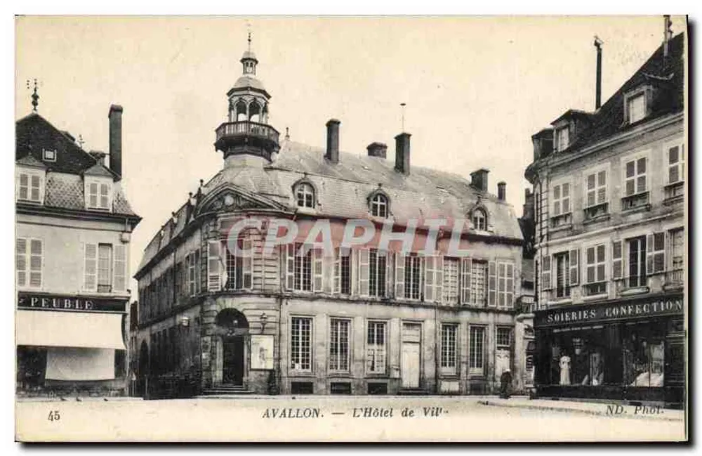 Avallon — O Hotel de Ville — ND. Fot. - Frente