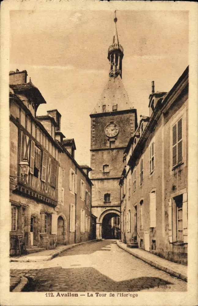 Avallan — La Tour de l'Horloge — Editore : P. Bouron Avallan, n° 112 - Recto