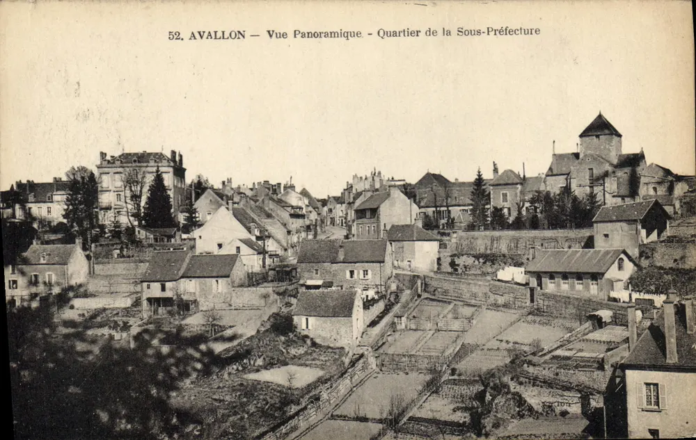 Avallon — Panoramablick — Viertel der Unteren Präfektur - Vorderseite