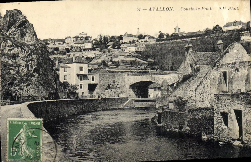 Avallon — Cousin-le-Pont — NP Fot. - Frente