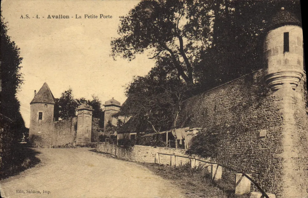 Avallon - A Pequena Porta — vista do castelo com torres e muralha — Edit. Salmon, Imp. - Frente