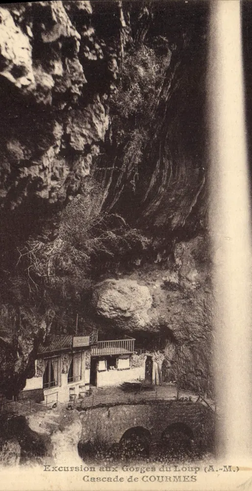 Cachoeira de Courmes — Excursão às Gorges do Lobo (A.-M.) — Estabelecimento de Fotografia Giletta, Nice - Frente