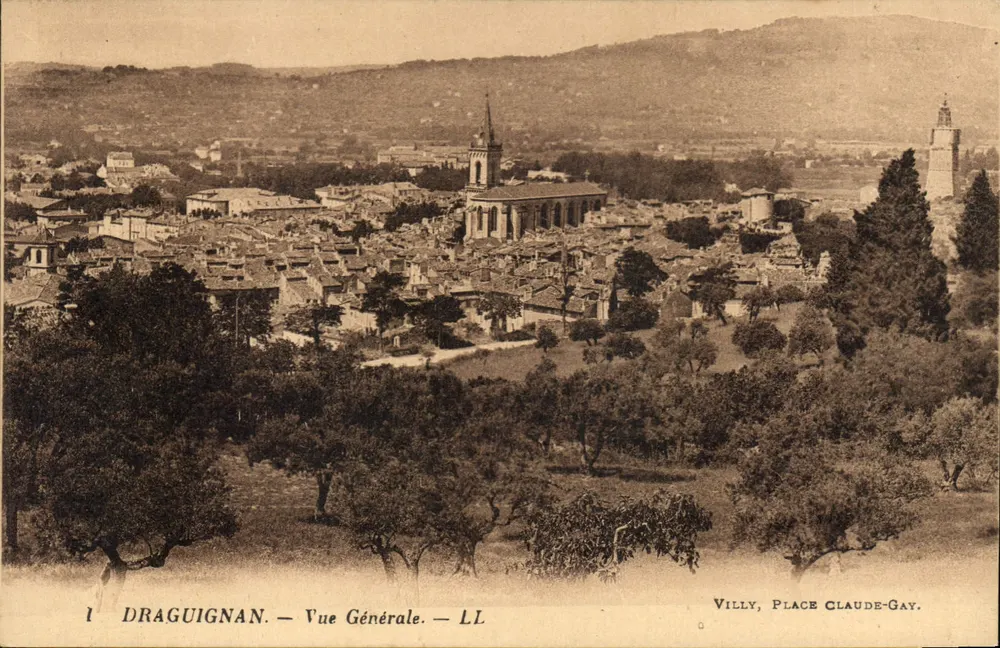Draguignan — Vista Geral — LL — Villy, Praça Claude-Gay - Frente