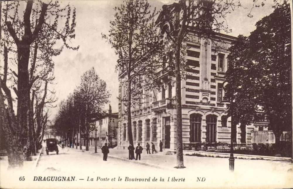Draguignan — A Postagem e a Avenida da Liberdade — ND - Frente