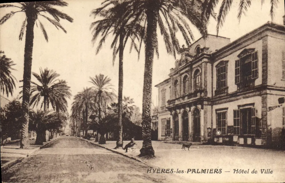 Hyères-les-Palmiers — Rathaus - Vorderseite