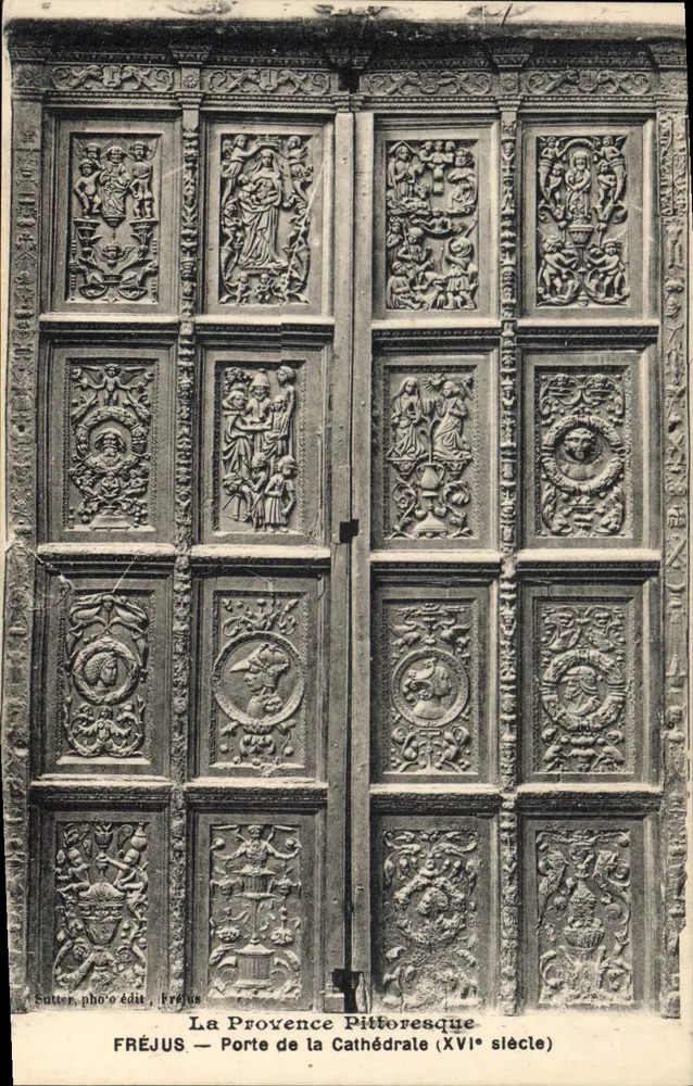 Fréjus — Tor zur Kathedrale (16. Jahrhundert) — Sutter, pho' o' édit, Fréjus - Vorderseite