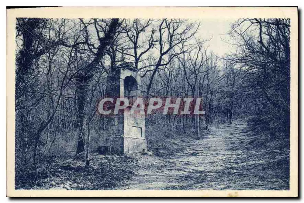 Ruinen eines Denkmals in der Wald — La Sainte-Baume — Foto von Parisiens - Vorderseite