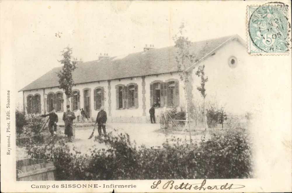 Camp de Sissonne - Enfermaria — Sissonne — Édit. Raymond, Fot. Sissonne - Frente