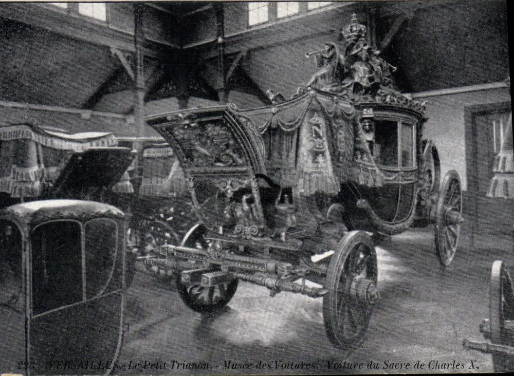 Versailles - Der Petit Trianon - Museum der Kutschen. Kutsche der Krönung von Karl X. - Vorderseite