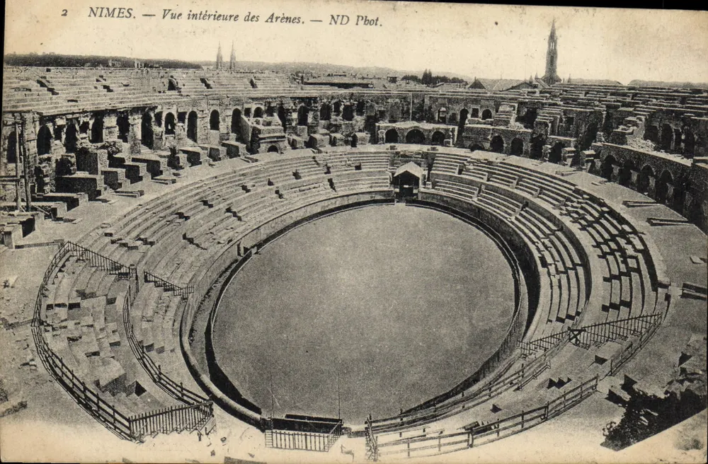Nîmes — Vista interna das Arênes — ND Pbot. - Frente