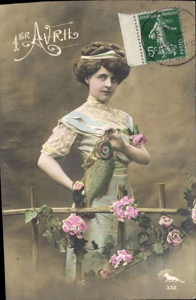 Frau mit einem Fisch — 1. April — Verleger A. Lévy, Nr. 332 - Vorderseite