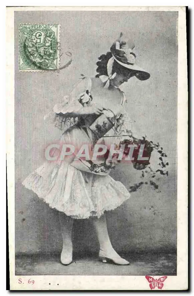 Junge Frau in einem Rüschenkleid und Hut — Serie S. 69 — Verlag nicht sichtbar - Vorderseite