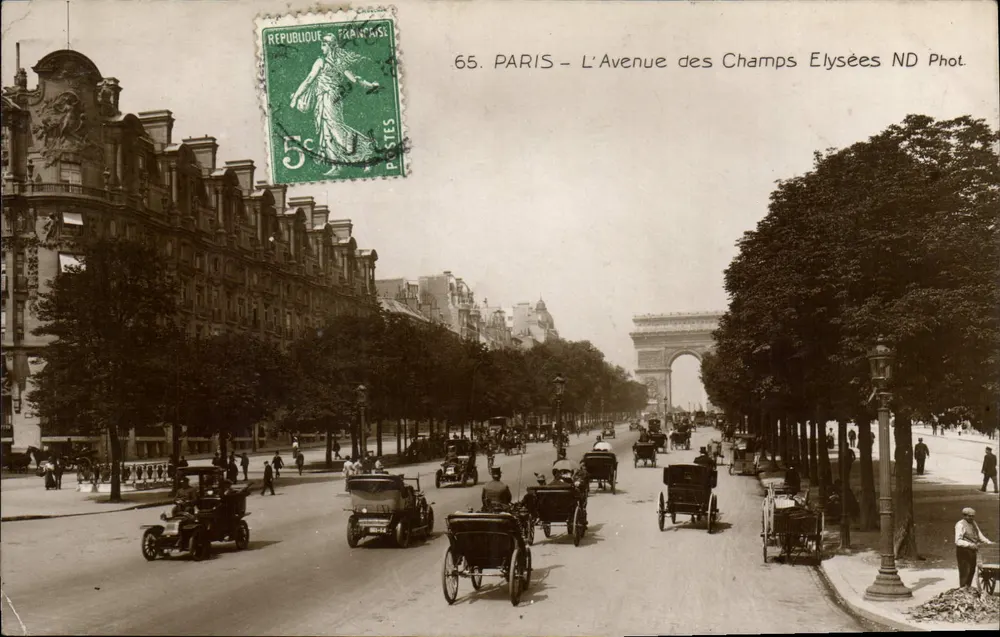 Paris - A Avenida dos Campos Elísios — vista em direção ao Arco do Triunfo — ND Fot. n°65 - Frente