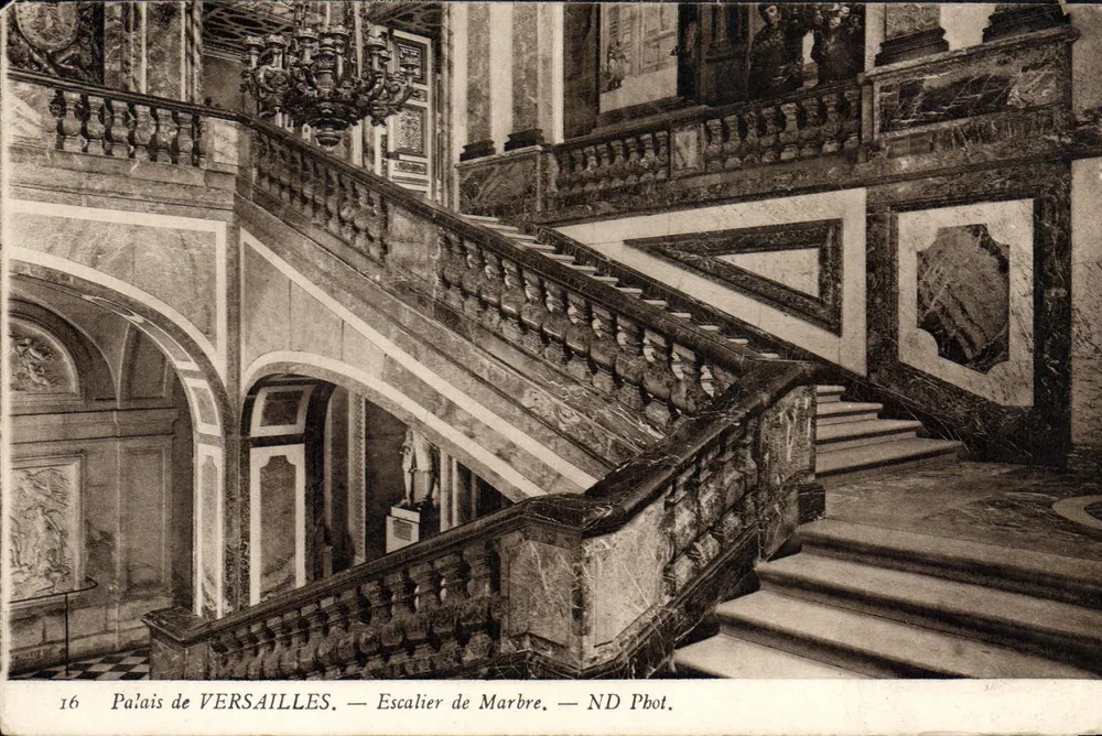 Palácio de VERSAILLES — Escada de Mármore — ND Pbot. - Frente
