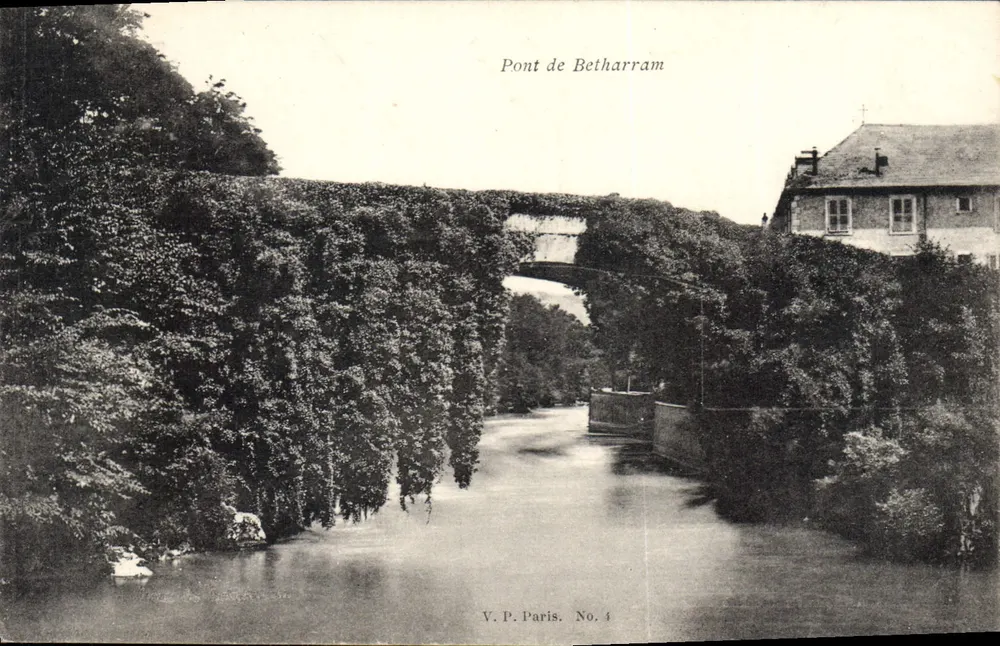 Ponte de Betharram — vista do ponte coberta de vegetação — V.P. Paris No. 4 - Frente