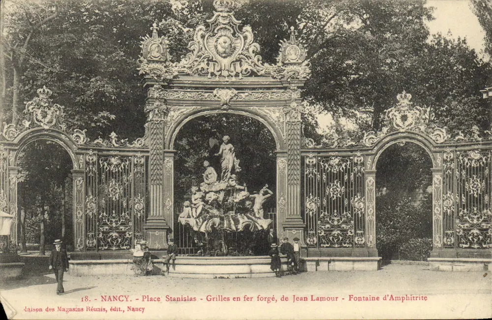 Nancy - Place Stanislas - Gusseisen-Gitter von Jean Lamour - Fontäne der Amphitrite - Vorderseite