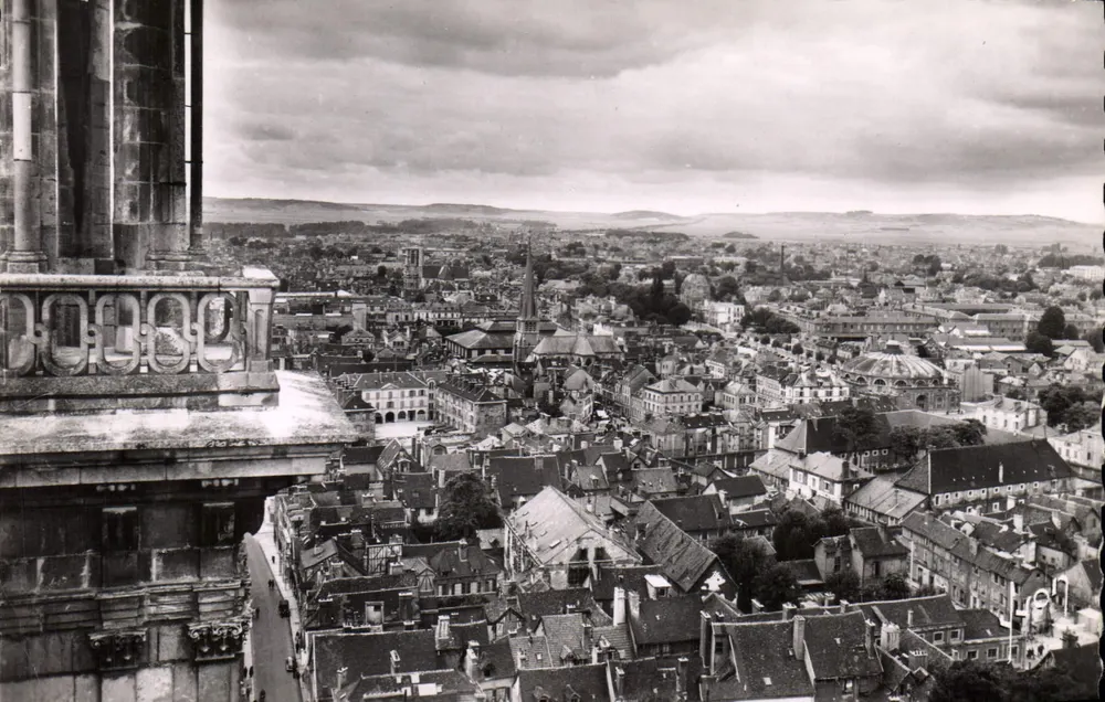Allgemeiner Blick auf Troyes — Aufgenommen von den Türmen der Kathedrale — Französische Ausgaben - Vorderseite