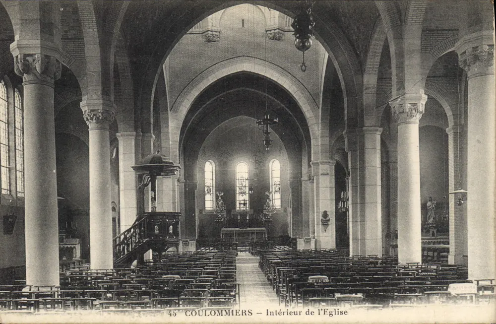 Coulommiers — Interior da Igreja — J. Bourgogne, Château-Thierry - Frente