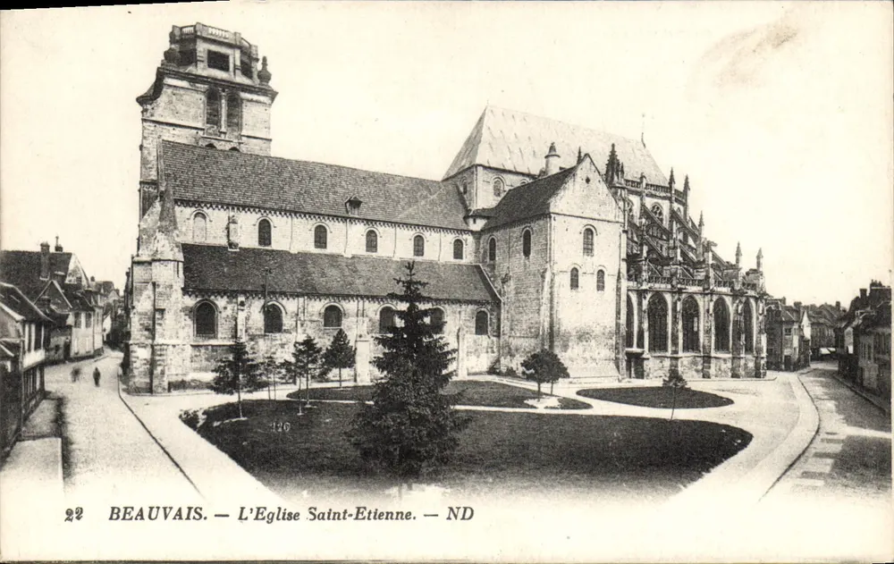 Beauvais — A Igreja de São Etienne — ND - Frente